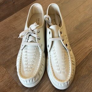 Soft Spots SZ 11 M cream colored leather tie shoes. NWOT